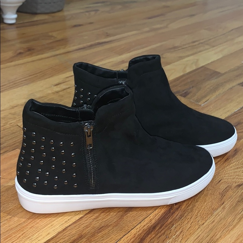 Black studded flat steve madden booties